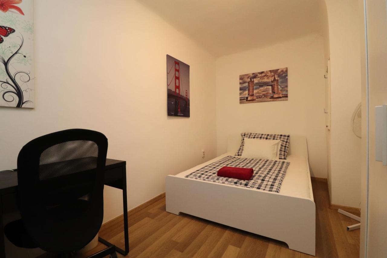 New Guest House A In Kiraly Street 106 บูดาเปสต์ ภายนอก รูปภาพ
